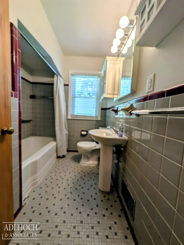 2168 Allard Road Grosse Pointe Woods City MI 48236