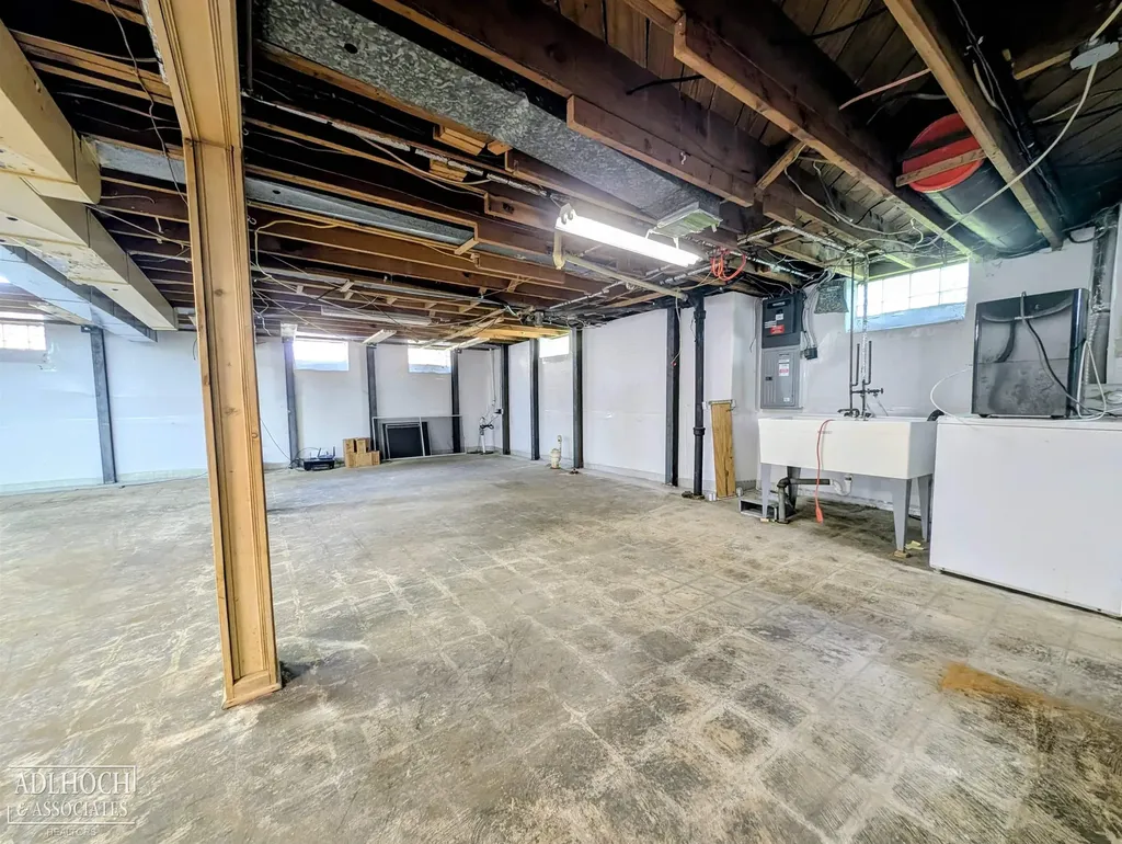 2168 Allard Road Grosse Pointe Woods City MI 48236