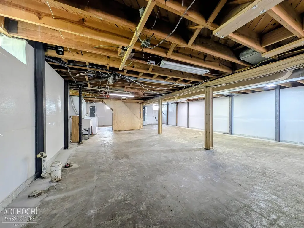 2168 Allard Road Grosse Pointe Woods City MI 48236