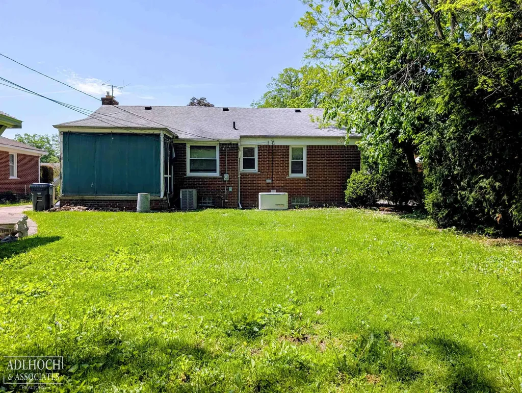 2168 Allard Road Grosse Pointe Woods City MI 48236
