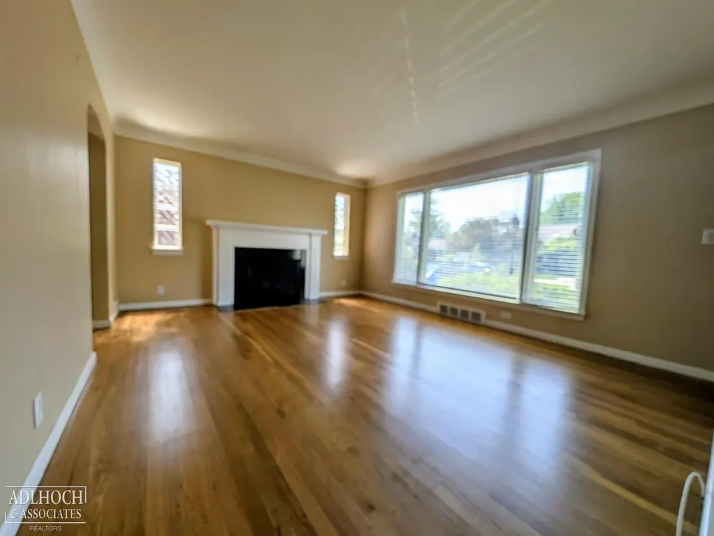 2168 Allard Road Grosse Pointe Woods City MI 48236
