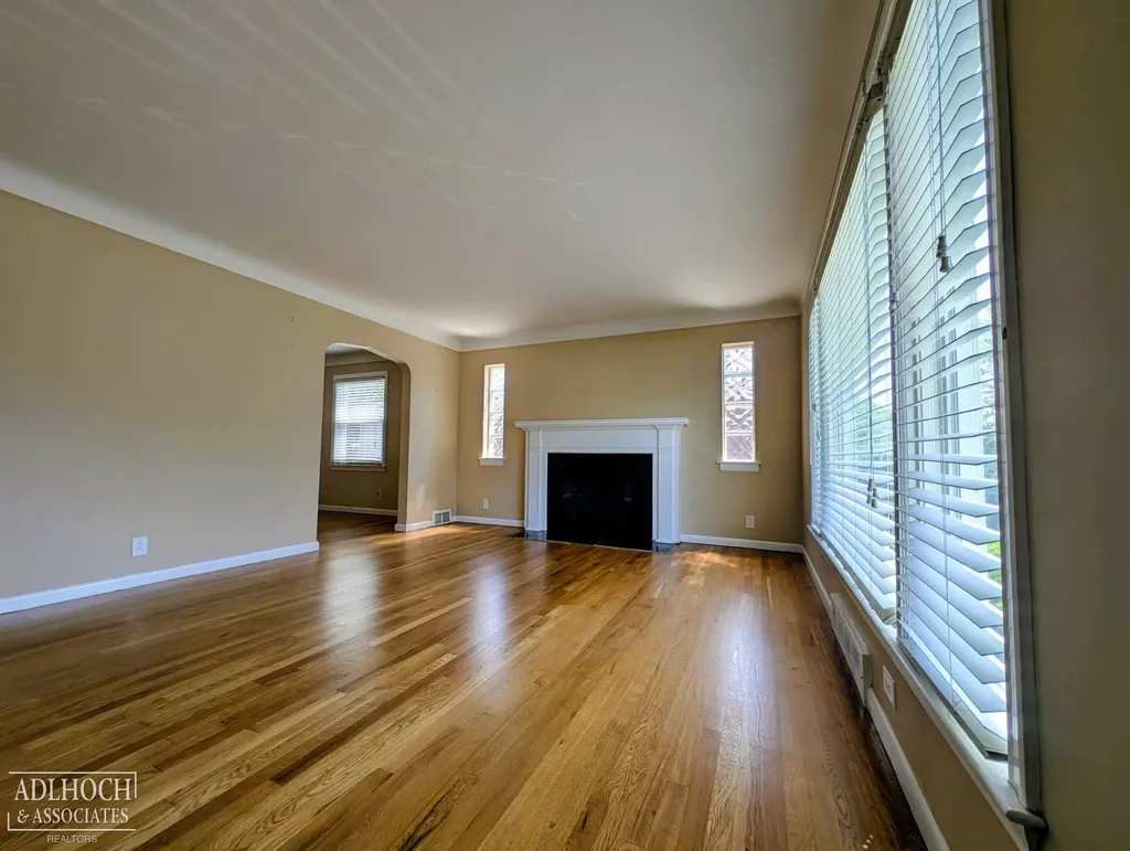 2168 Allard Road Grosse Pointe Woods City MI 48236