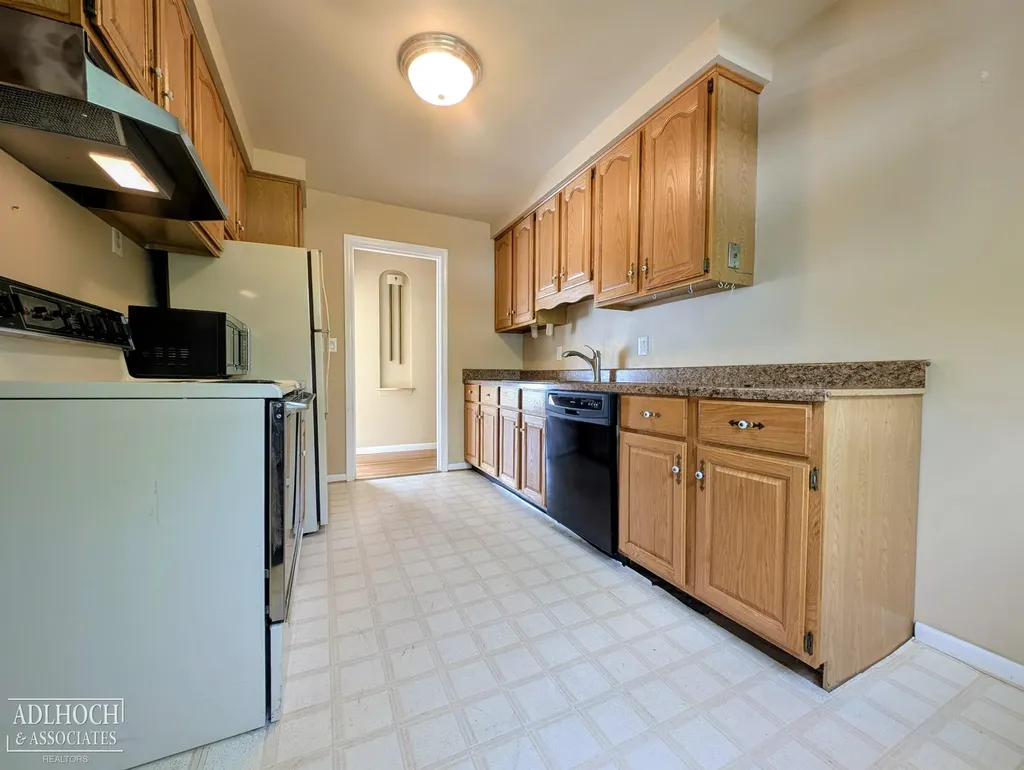 2168 Allard Road Grosse Pointe Woods City MI 48236