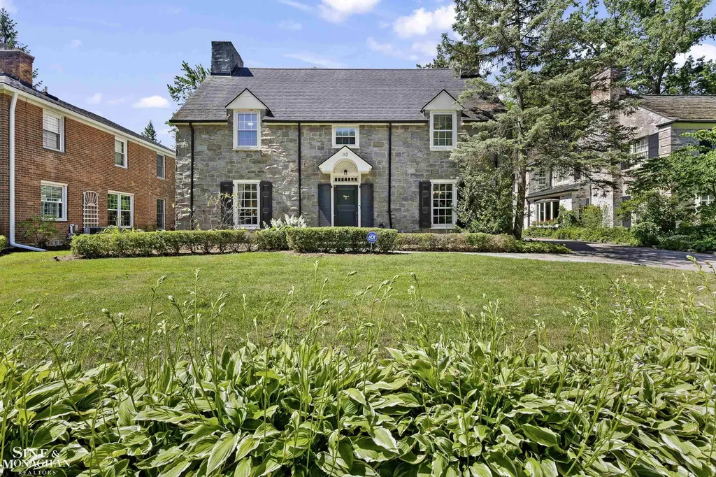 93 Merriweather Road Grosse Pointe Farms City MI 48236