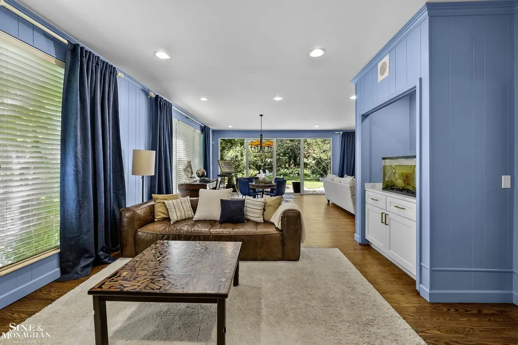 93 Merriweather Road Grosse Pointe Farms City MI 48236