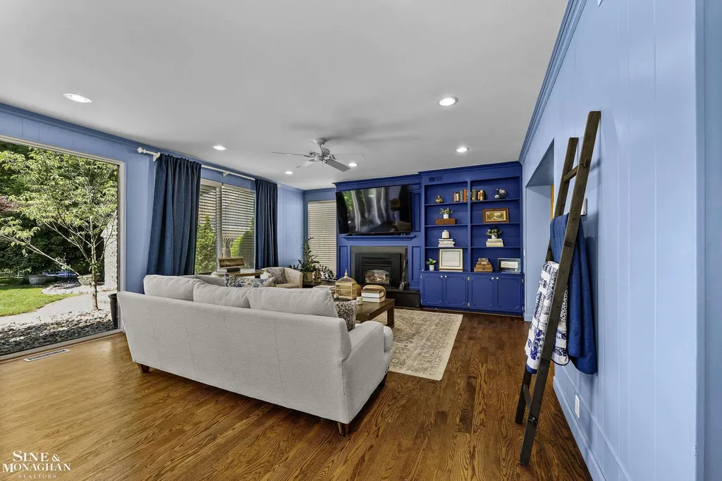 93 Merriweather Road Grosse Pointe Farms City MI 48236