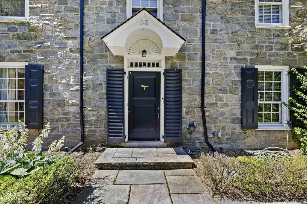93 Merriweather Road Grosse Pointe Farms City MI 48236