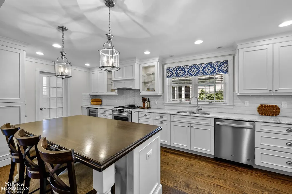 93 Merriweather Road Grosse Pointe Farms City MI 48236