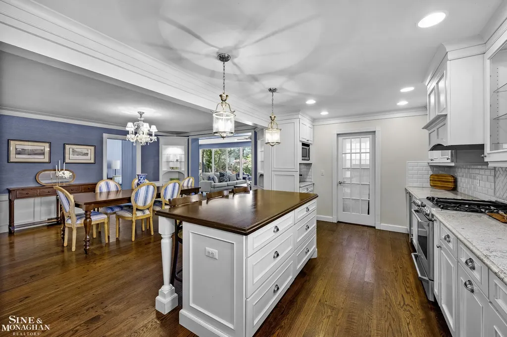93 Merriweather Road Grosse Pointe Farms City MI 48236
