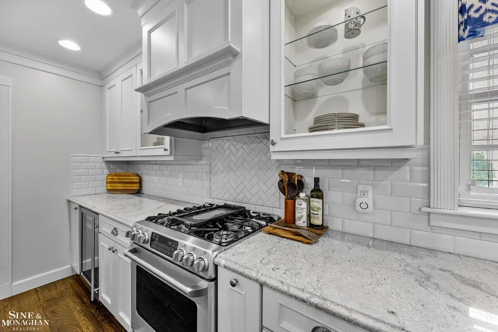 93 Merriweather Road Grosse Pointe Farms City MI 48236