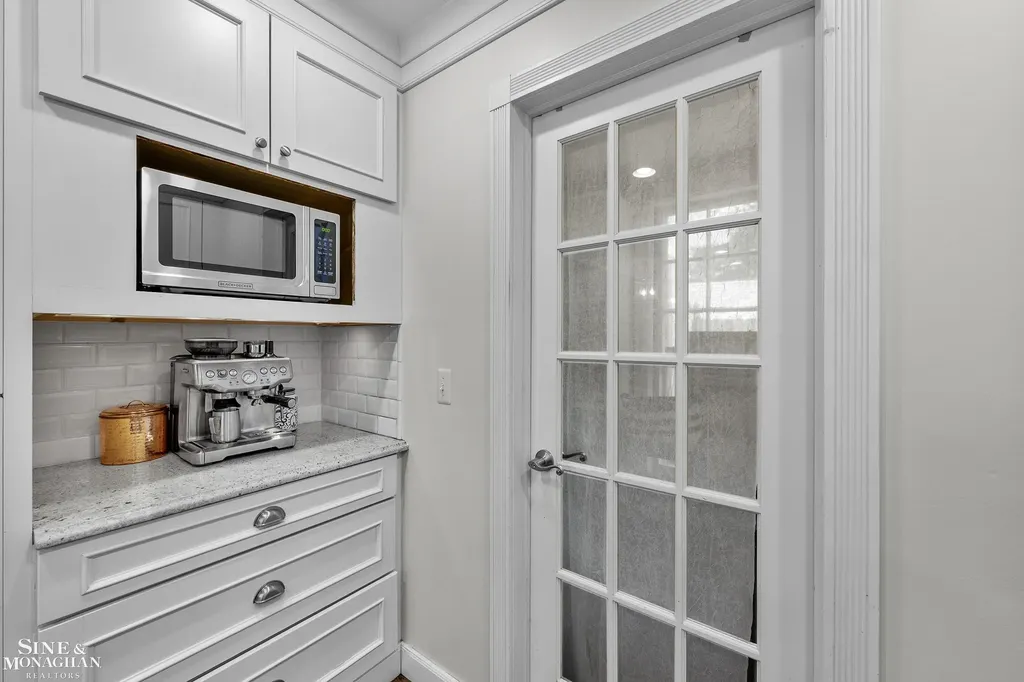 93 Merriweather Road Grosse Pointe Farms City MI 48236