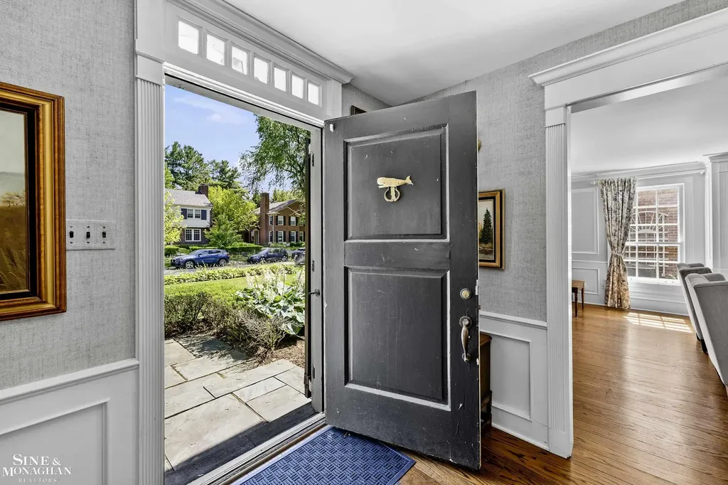 93 Merriweather Road Grosse Pointe Farms City MI 48236