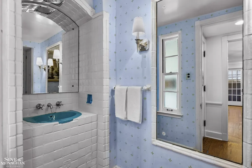 93 Merriweather Road Grosse Pointe Farms City MI 48236
