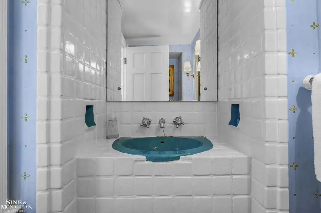93 Merriweather Road Grosse Pointe Farms City MI 48236