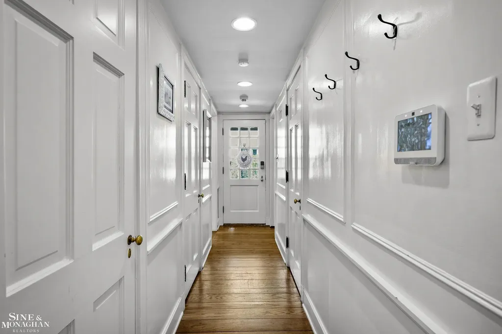93 Merriweather Road Grosse Pointe Farms City MI 48236