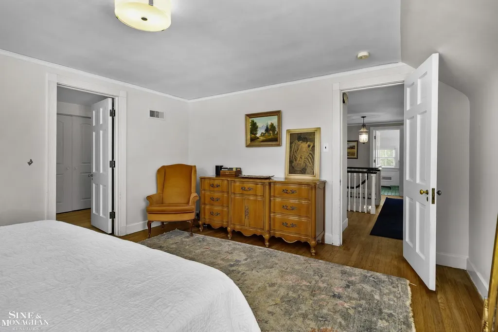 93 Merriweather Road Grosse Pointe Farms City MI 48236
