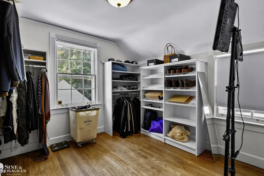 93 Merriweather Road Grosse Pointe Farms City MI 48236