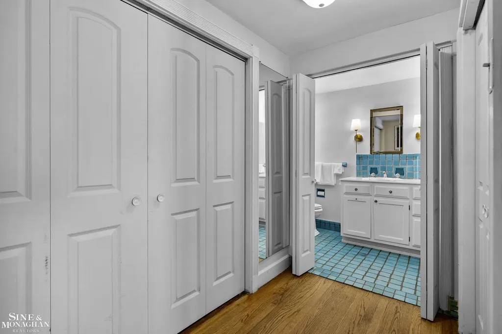 93 Merriweather Road Grosse Pointe Farms City MI 48236