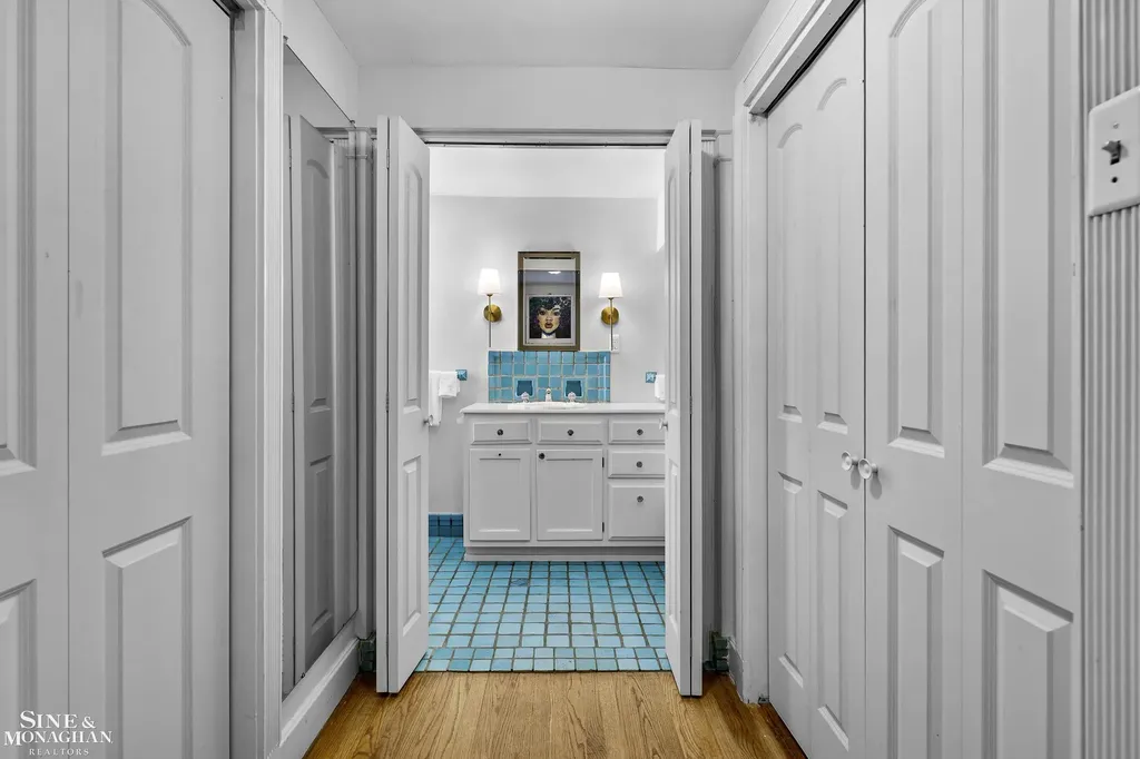 93 Merriweather Road Grosse Pointe Farms City MI 48236