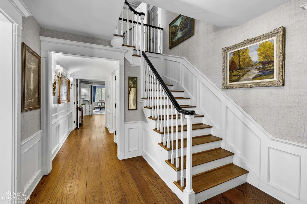 93 Merriweather Road Grosse Pointe Farms City MI 48236