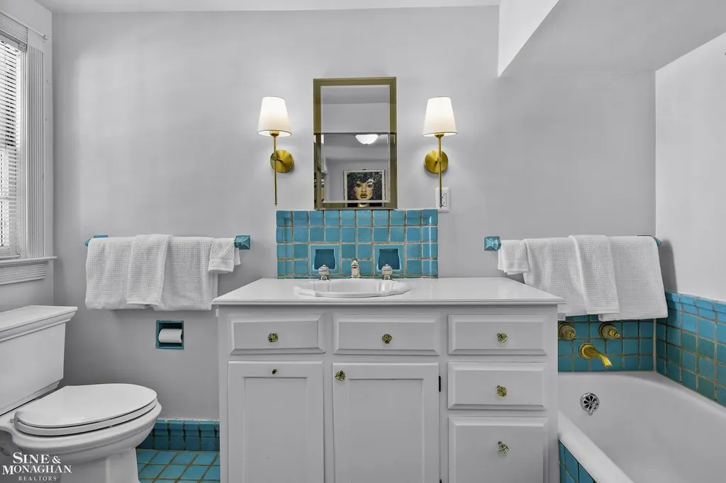 93 Merriweather Road Grosse Pointe Farms City MI 48236