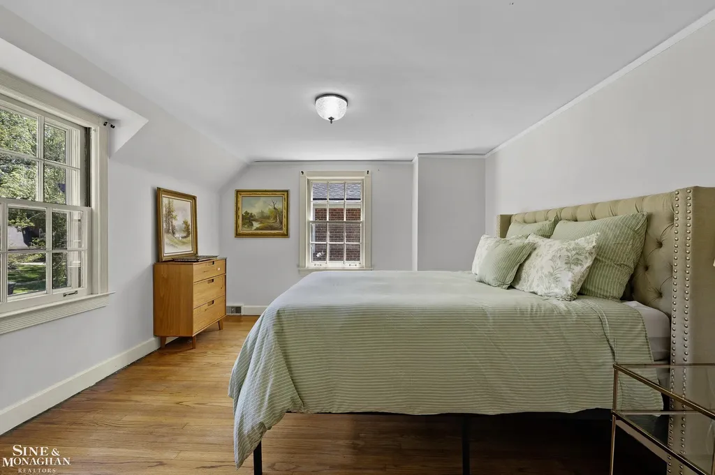 93 Merriweather Road Grosse Pointe Farms City MI 48236