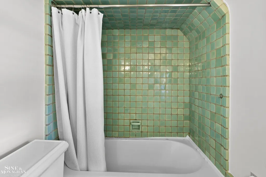 93 Merriweather Road Grosse Pointe Farms City MI 48236