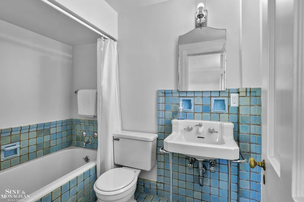 93 Merriweather Road Grosse Pointe Farms City MI 48236