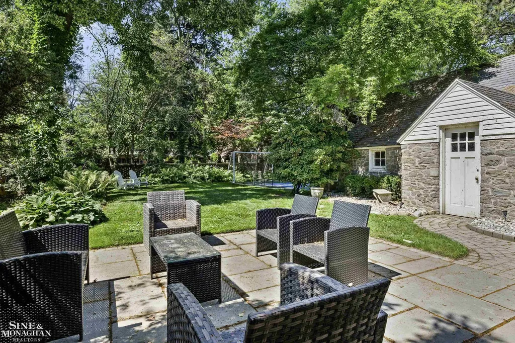 93 Merriweather Road Grosse Pointe Farms City MI 48236