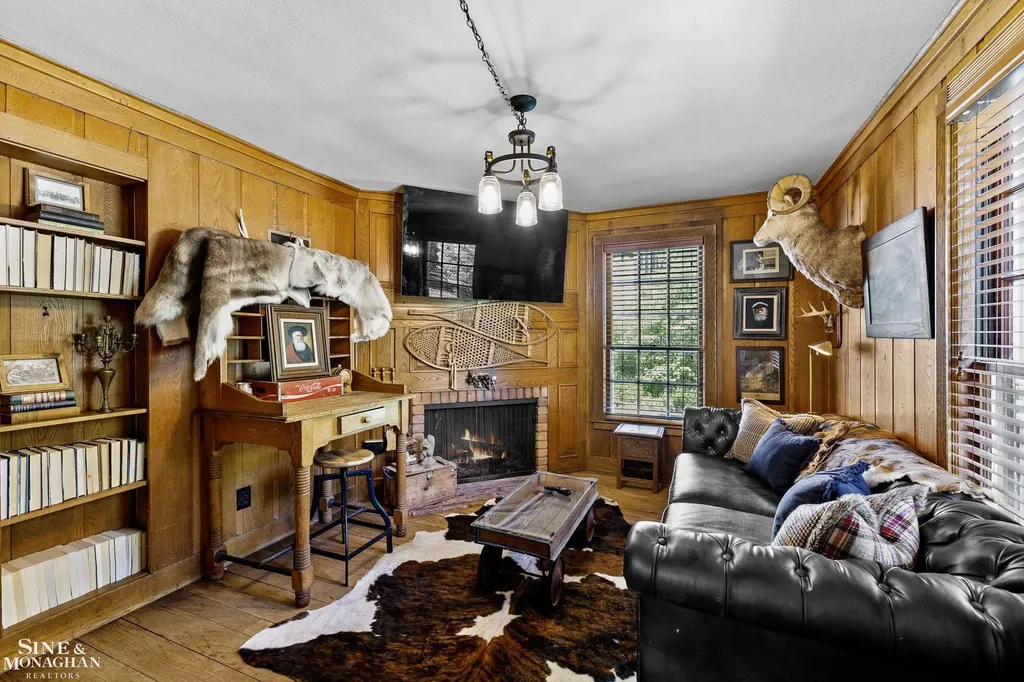 93 Merriweather Road Grosse Pointe Farms City MI 48236