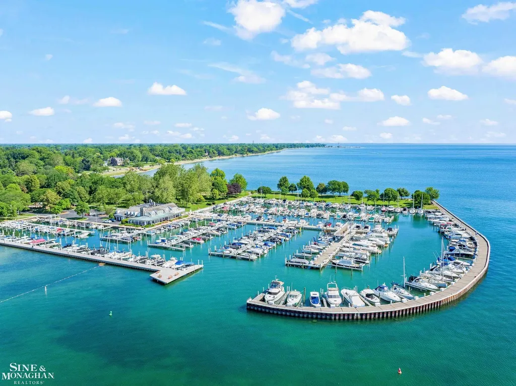 93 Merriweather Road Grosse Pointe Farms City MI 48236