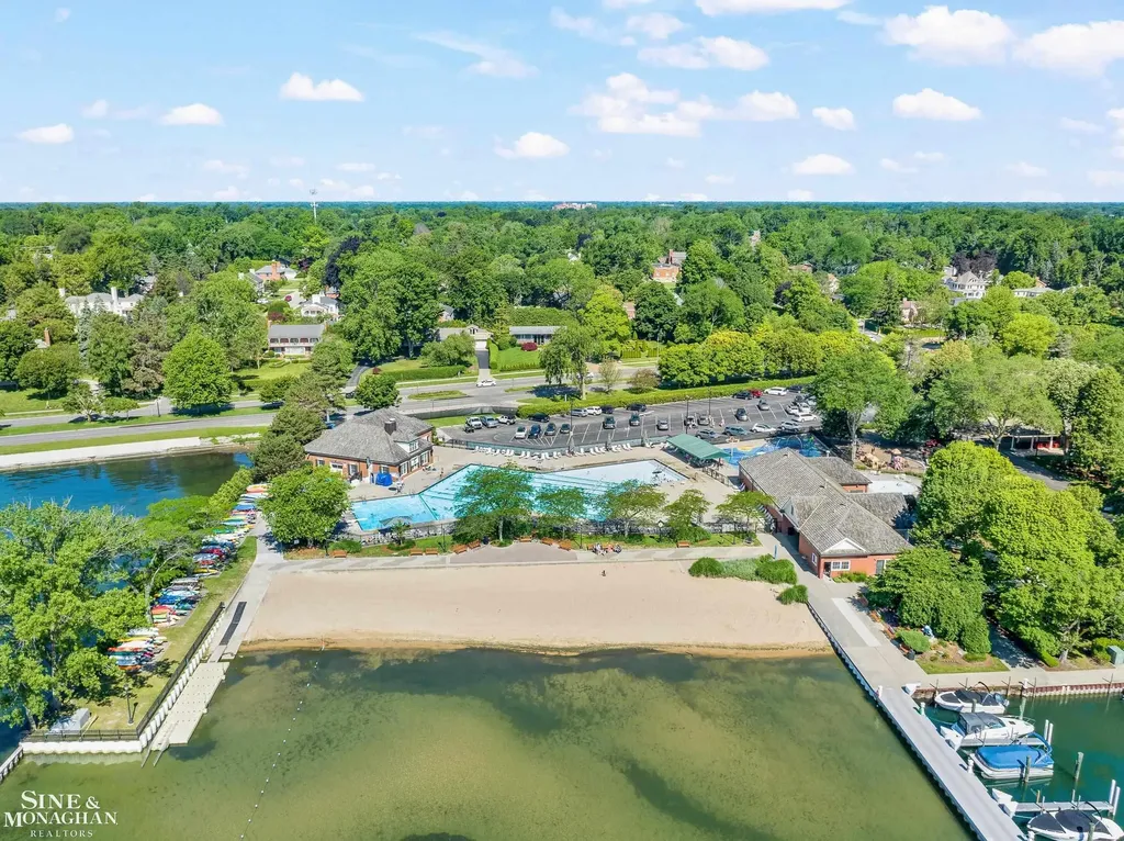 93 Merriweather Road Grosse Pointe Farms City MI 48236