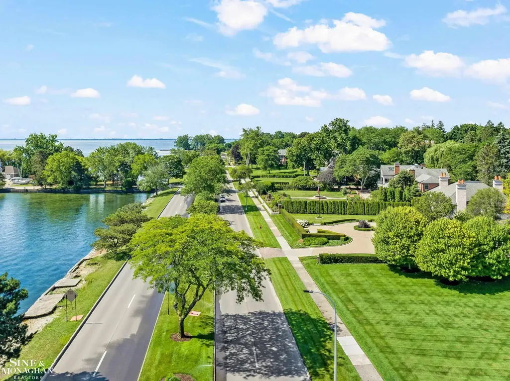 93 Merriweather Road Grosse Pointe Farms City MI 48236