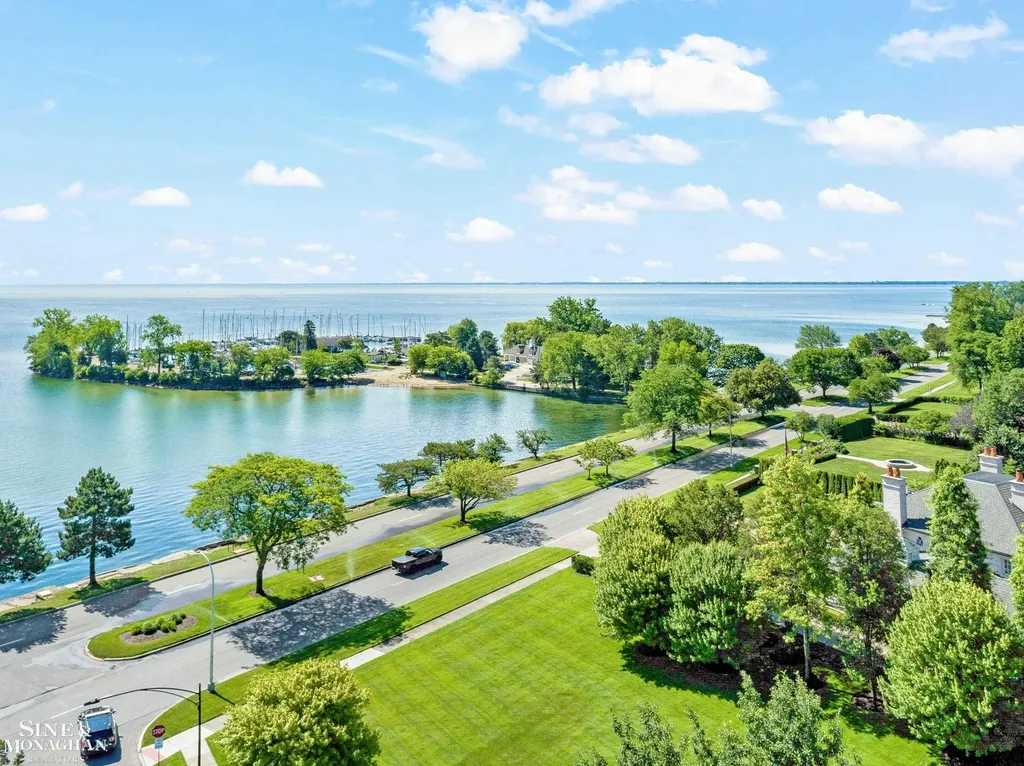 93 Merriweather Road Grosse Pointe Farms City MI 48236