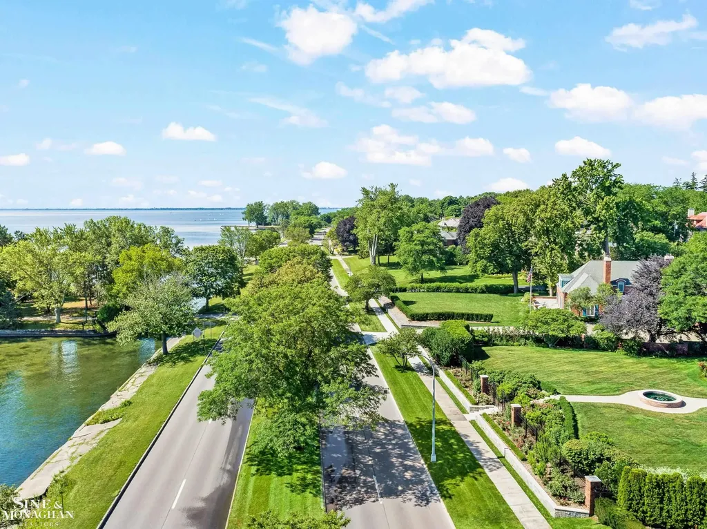 93 Merriweather Road Grosse Pointe Farms City MI 48236