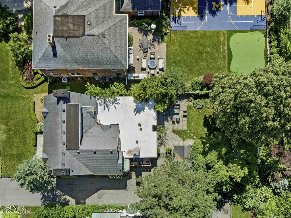 93 Merriweather Road Grosse Pointe Farms City MI 48236