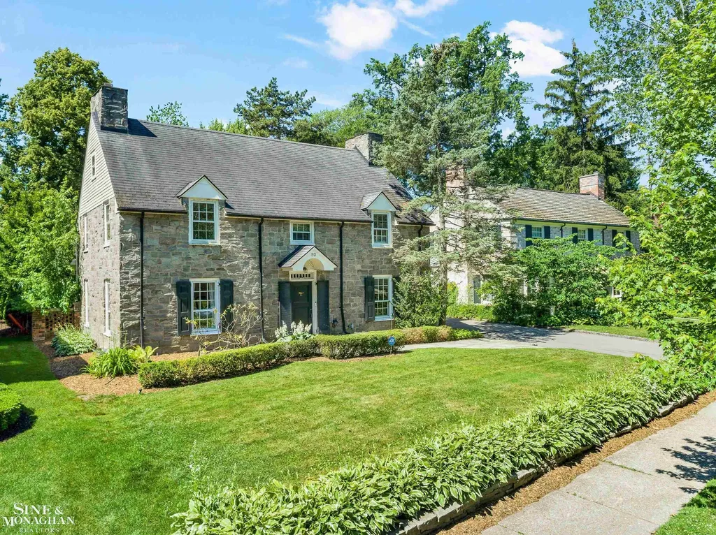 93 Merriweather Road Grosse Pointe Farms City MI 48236