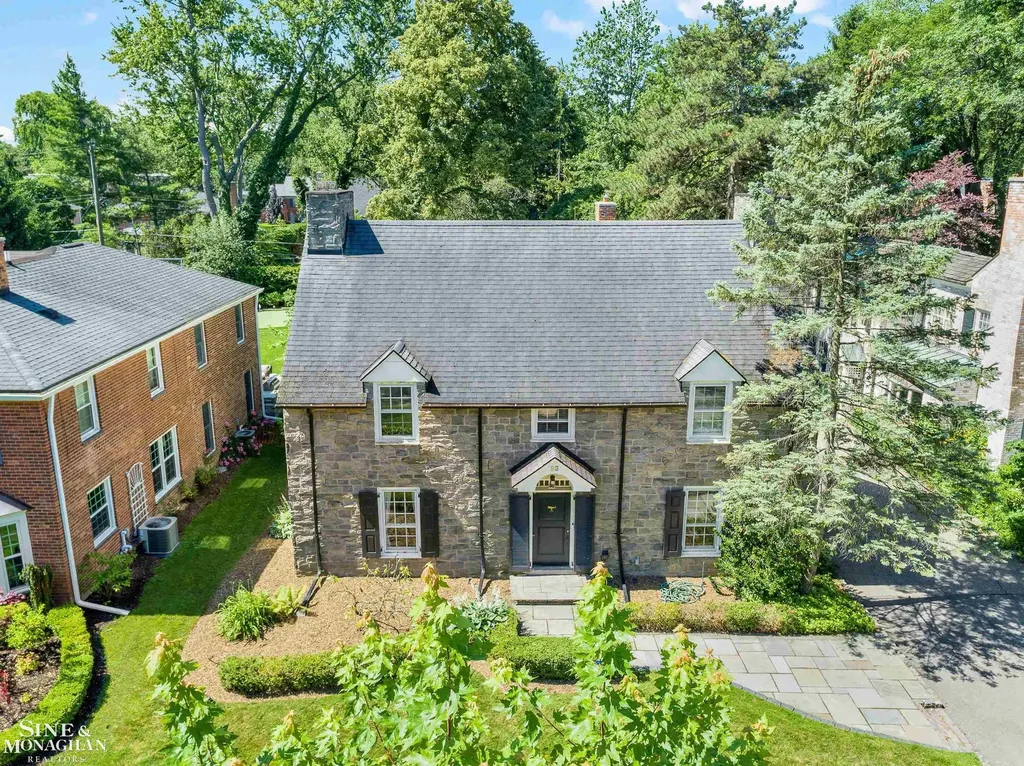 93 Merriweather Road Grosse Pointe Farms City MI 48236