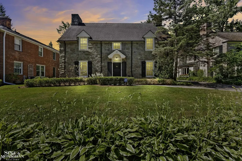 93 Merriweather Road Grosse Pointe Farms City MI 48236