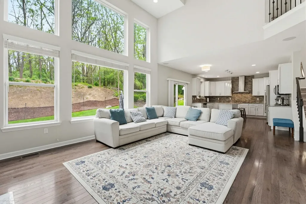 4929 W Stonegate Circle Lake Orion Village MI 48359