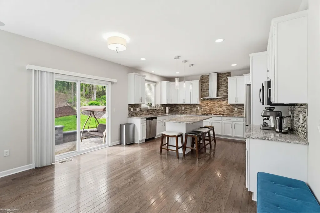 4929 W Stonegate Circle Lake Orion Village MI 48359