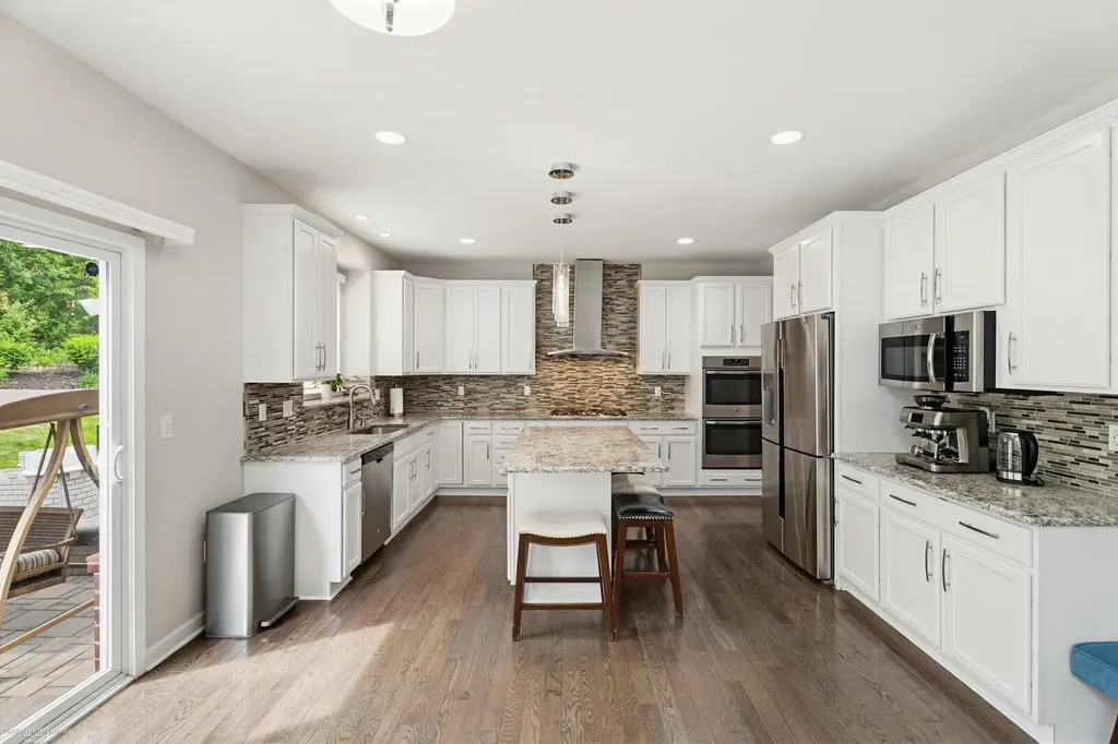 4929 W Stonegate Circle Lake Orion Village MI 48359