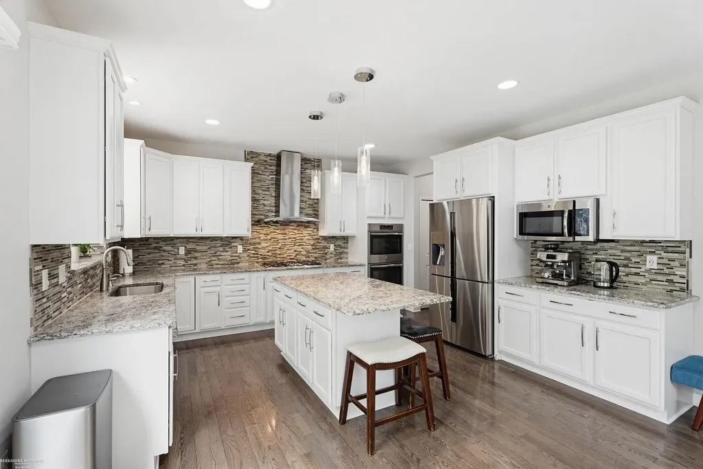 4929 W Stonegate Circle Lake Orion Village MI 48359