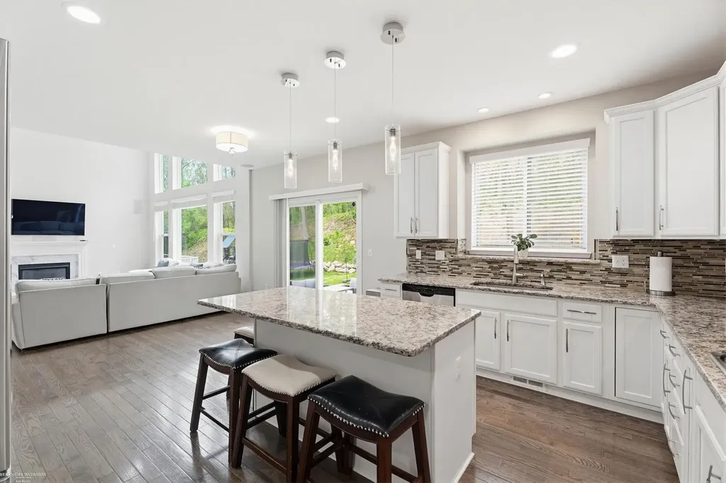 4929 W Stonegate Circle Lake Orion Village MI 48359