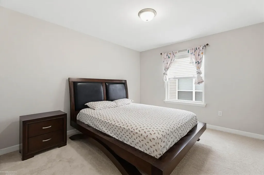 4929 W Stonegate Circle Lake Orion Village MI 48359
