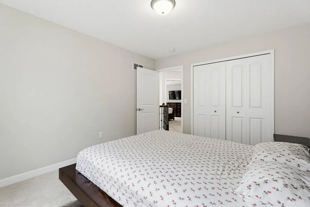 4929 W Stonegate Circle Lake Orion Village MI 48359