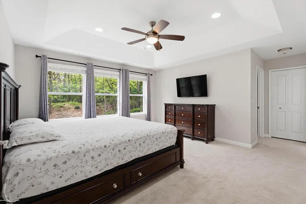 4929 W Stonegate Circle Lake Orion Village MI 48359