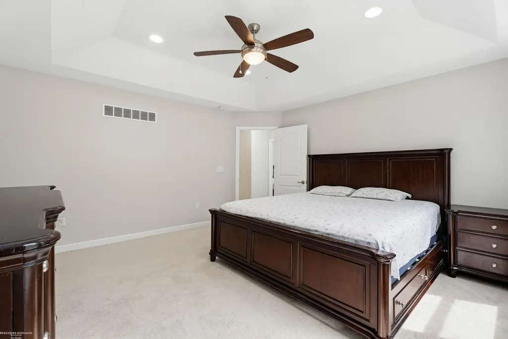 4929 W Stonegate Circle Lake Orion Village MI 48359