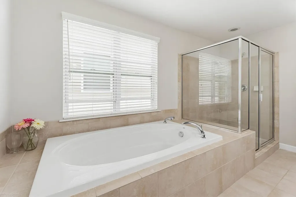 4929 W Stonegate Circle Lake Orion Village MI 48359