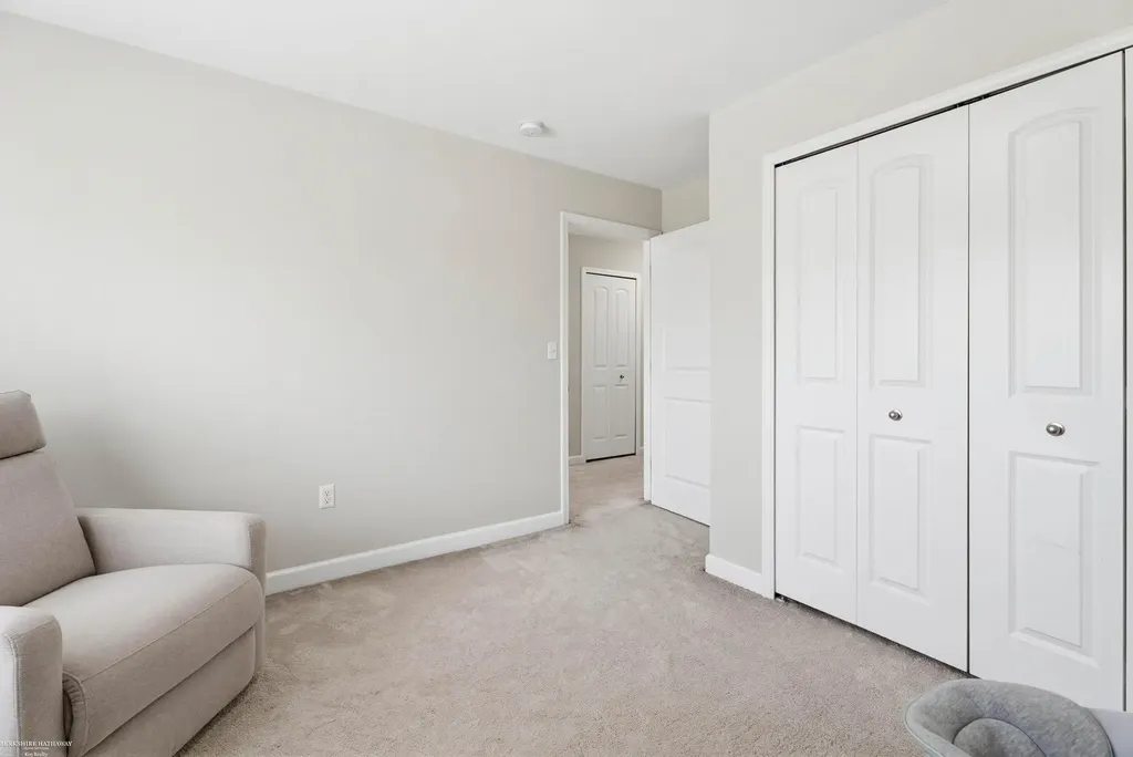 4929 W Stonegate Circle Lake Orion Village MI 48359